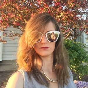 Meet your Posher, Holly